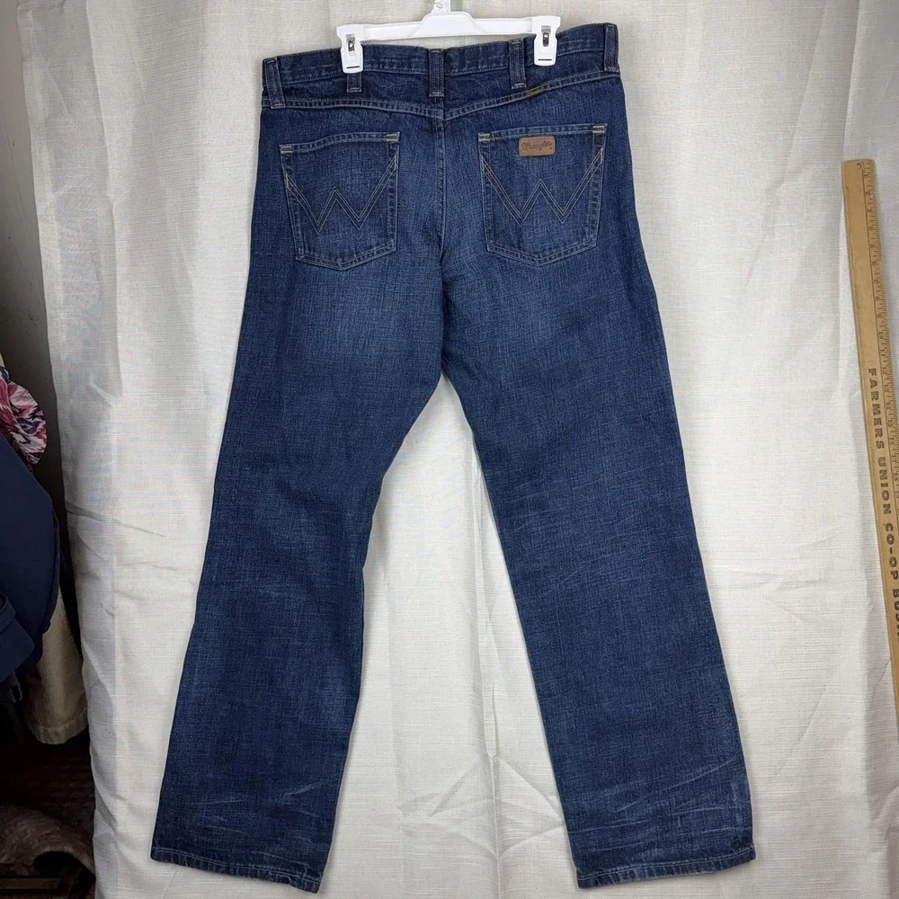 Wrangler Jeans Mens 38x34 Blue Medium Wash Regular Fit Straight Denim WRT30DN